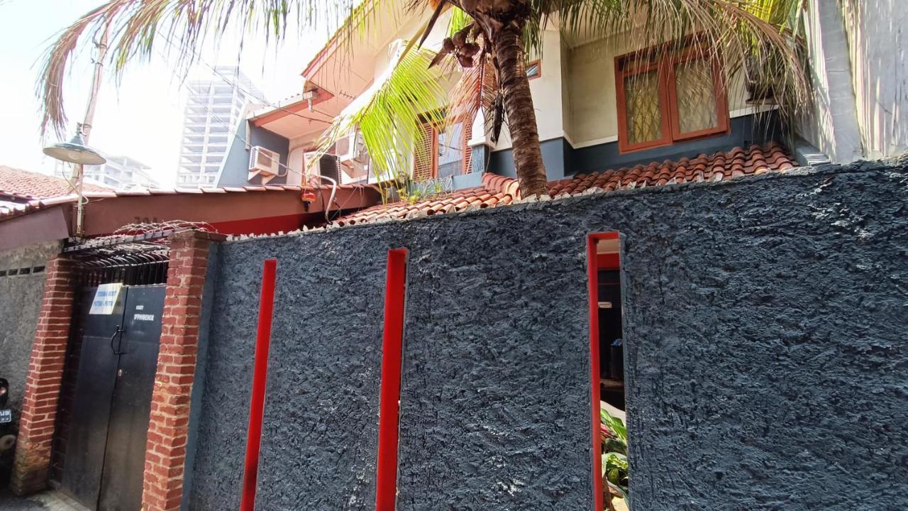 Oyo 91341 D'Phoenix Anggrek Syariah Residence Джакарта Екстериор снимка