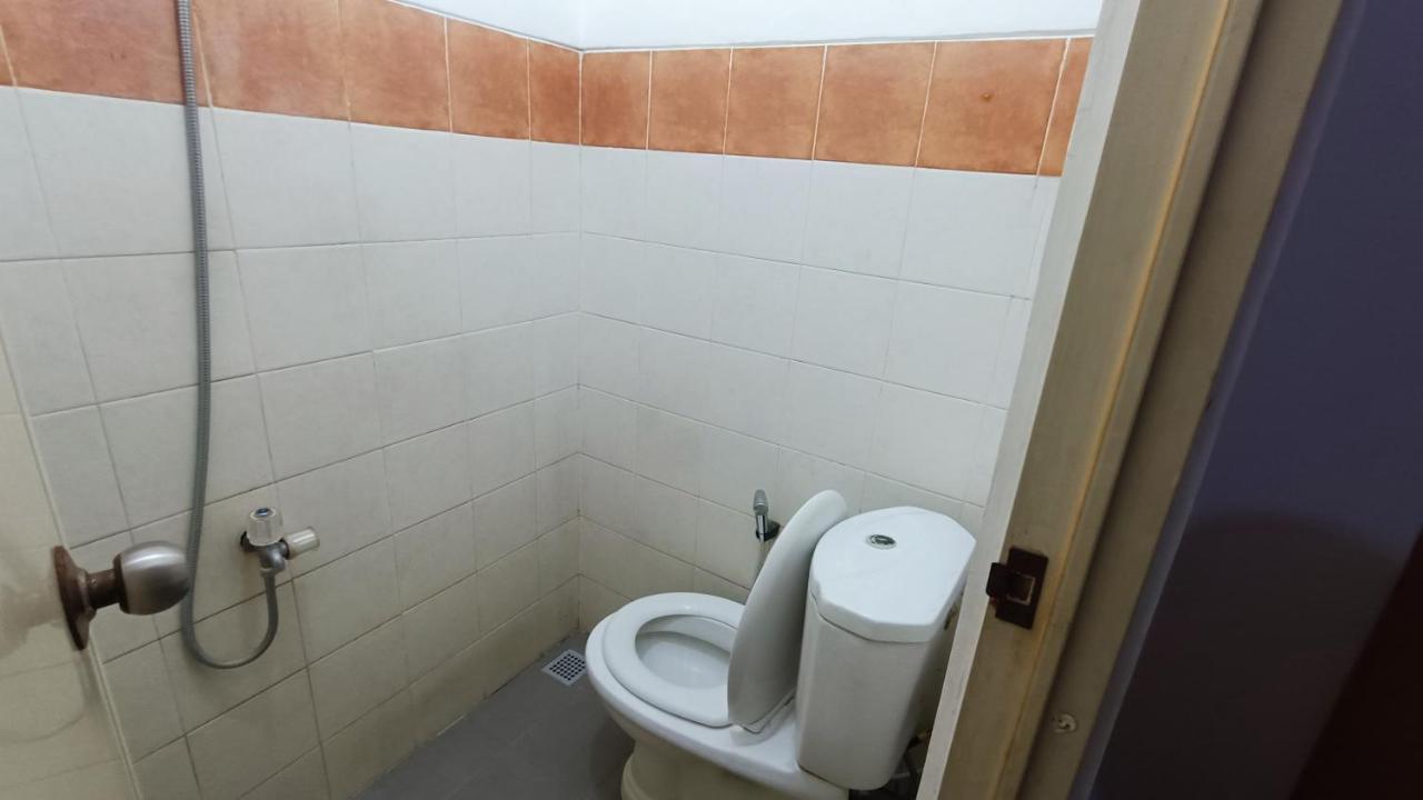 Oyo 91341 D'Phoenix Anggrek Syariah Residence Джакарта Екстериор снимка
